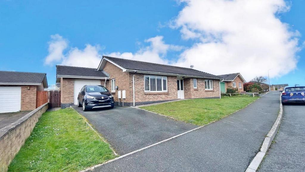Skomer Drive, Milford Haven 3 bed detached bungalow for sale £230,000