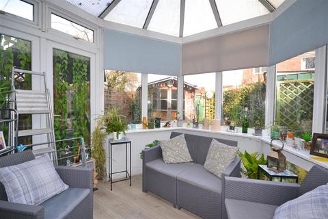 3 bedroom end of terrace house for sale - Poundbury Crescent, Dorchester