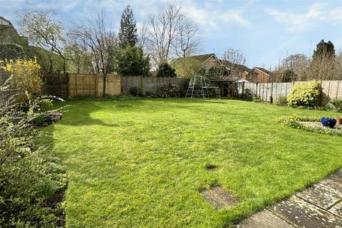 8 Windy Wood, Godalming, GU7 1XX