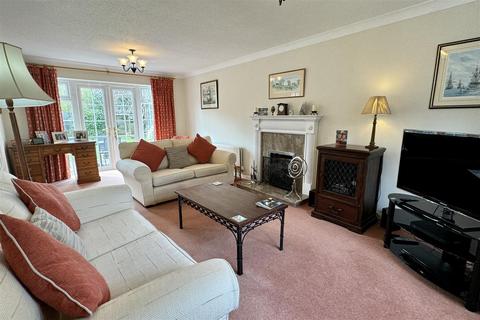 8 Windy Wood, Godalming, GU7 1XX