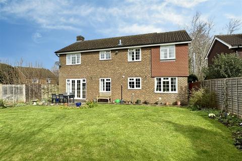 8 Windy Wood, Godalming, GU7 1XX