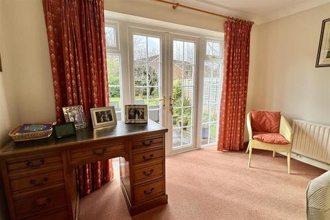 8 Windy Wood, Godalming, GU7 1XX