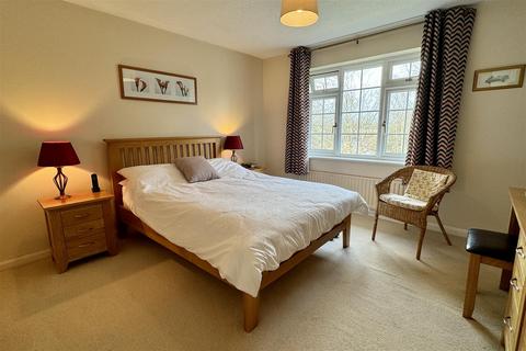8 Windy Wood, Godalming, GU7 1XX