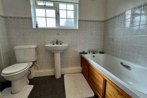 8 Windy Wood, Godalming, GU7 1XX