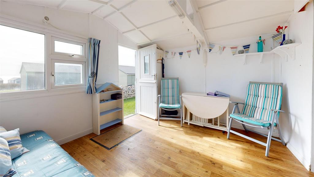 Hut-24-Bedroom 1.jpg