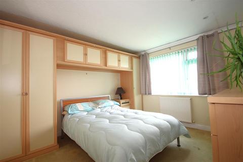74 Manor Road, Upper Beeding, Steyning, BN44 3TJ