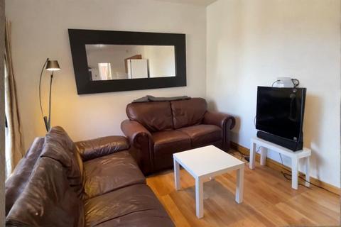 6 bedroom semi-detached house to rent, *£135pppw excluding bills* Kimbolton Avenue, Lenton