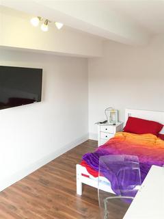 8 bedroom flat to rent, Derby Road, Nottingham, NG7 1LR