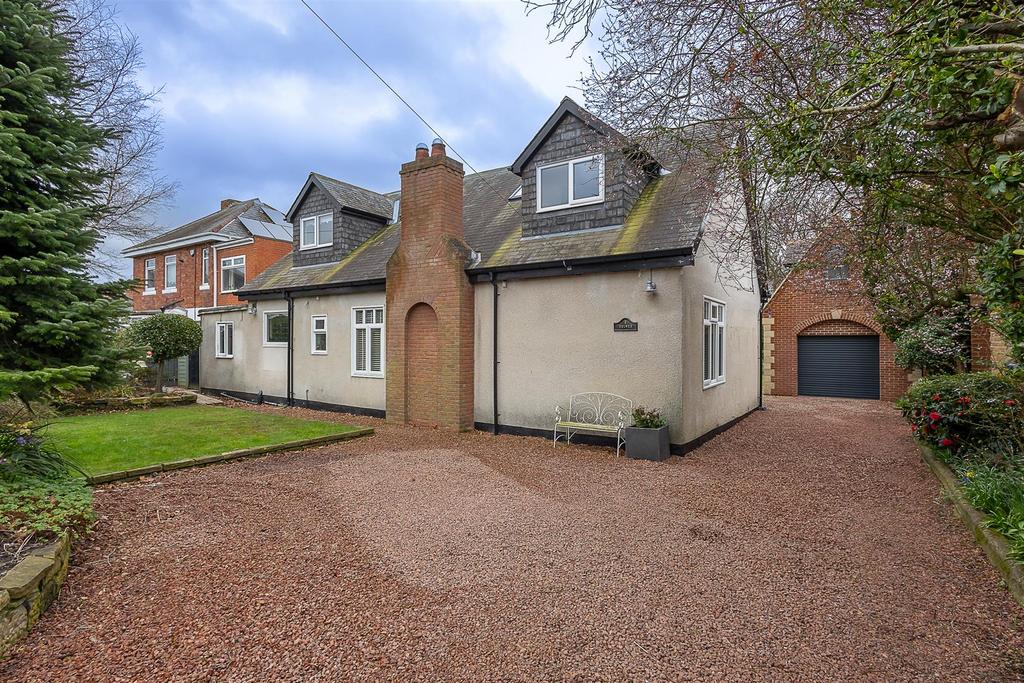 Front Garden &amp; Driveway