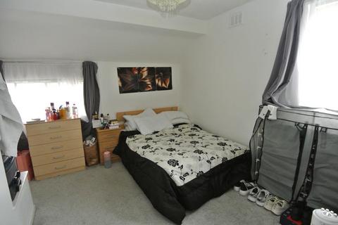2 bedroom house for sale, Frobisher Crescent, Staines-Upon-Thames TW19