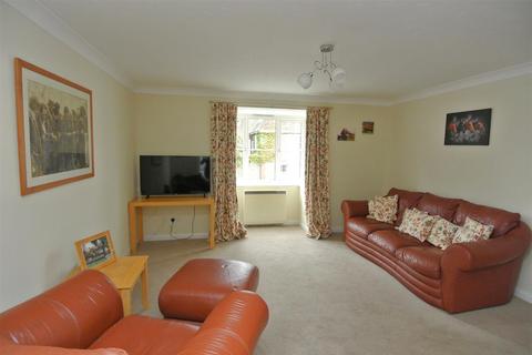 2 bedroom apartment for sale - Dukes Court, Brighton Road, Addlestone KT15