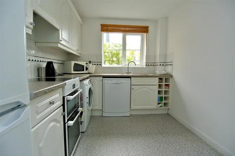2 bedroom apartment for sale - Dukes Court, Brighton Road, Addlestone KT15