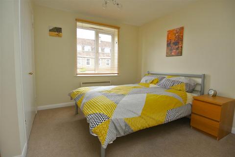 2 bedroom apartment for sale, Dukes Court, Brighton Road, Addlestone KT15