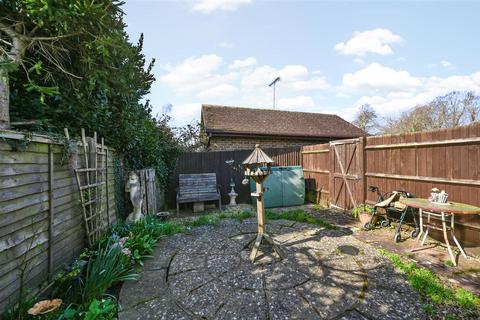 7 Church Close, Upper Beeding, Steyning, BN44 3RW