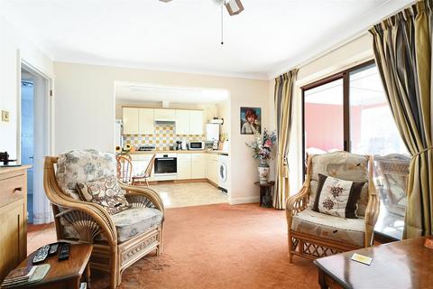 7 Church Close, Upper Beeding, Steyning, BN44 3RW