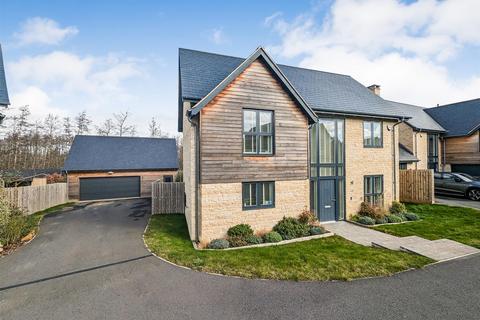 57 Lake Drive, Weldon, Corby, NN17 3FE
