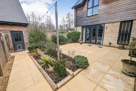 57 Lake Drive, Weldon, Corby, NN17 3FE