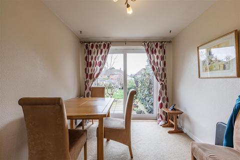 15 Gaveston Close, Byfleet, West Byfleet, KT14 7HE