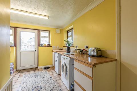15 Gaveston Close, Byfleet, West Byfleet, KT14 7HE