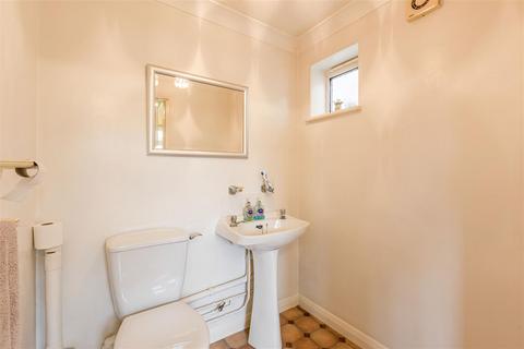 15 Gaveston Close, Byfleet, West Byfleet, KT14 7HE