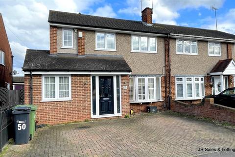 4 bedroom semi-detached house for sale - Herongate Road, Cheshunt