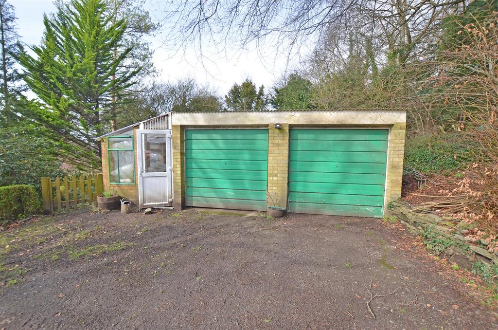 Doube garage.JPG