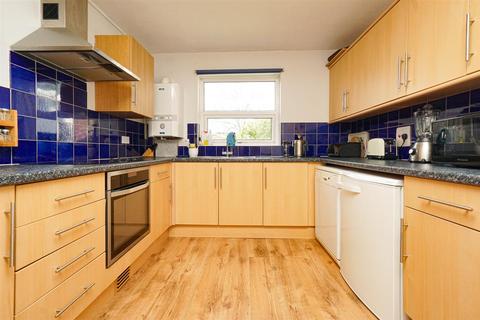 2 bedroom flat for sale, Royal Court, St. Helens Road, Hastings