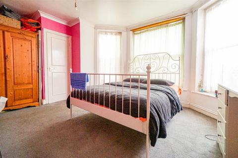 2 bedroom flat for sale - Warrior Square, St. Leonards-On-Sea