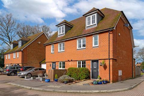 4 bedroom townhouse for sale, Field Close, Horley