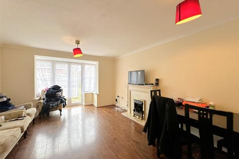 3 bedroom townhouse for sale, Carty Road, Leicester LE5