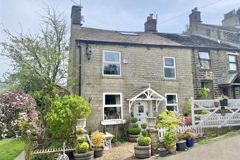 3 bedroom end of terrace house for sale, Cross Cliffe, Glossop