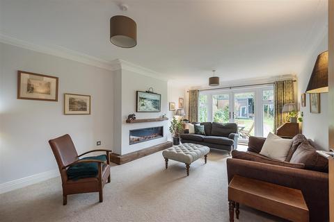 2 Ancaster Close, Harpenden, AL5 4FL