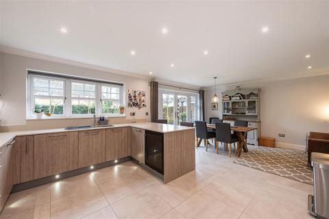 2 Ancaster Close, Harpenden, AL5 4FL