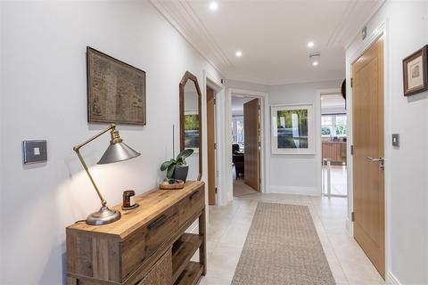 2 Ancaster Close, Harpenden, AL5 4FL