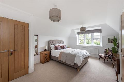 2 Ancaster Close, Harpenden, AL5 4FL