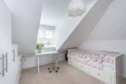 2 Ancaster Close, Harpenden, AL5 4FL