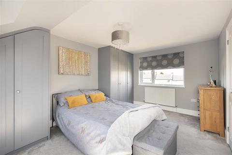 3 bedroom semi-detached house for sale, Coleswood Road, Harpenden