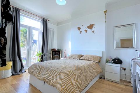 1 bedroom flat to rent - Birkhall Road, London, SE6