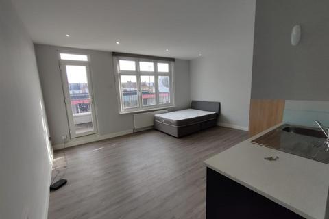 End of terrace house to rent - Mitcham Road, London