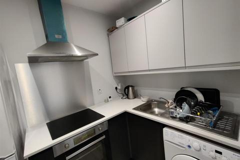 End of terrace house to rent - Mitcham Road, London