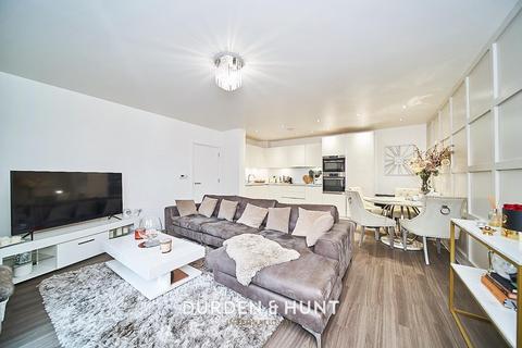 1 bedroom apartment for sale - Gubbins Lane, Harold Wood, Romford, RM3