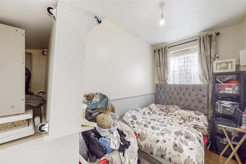 3 bedroom apartment for sale - Cowbridge Lane, Essex IG11