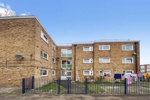 3 bedroom apartment for sale, Cowbridge Lane, Essex IG11