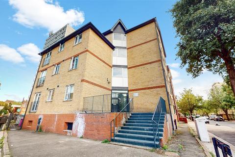 1 bedroom apartment to rent, Globe Road, London E2