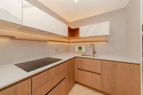 2 bedroom apartment to rent, Hampton House, Michael Road, London, SW6
