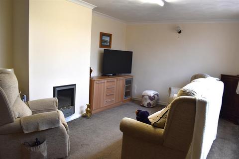 3 bedroom house for sale - Wyvern Grove, Hednesford, Cannock