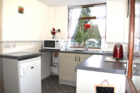 3 bedroom house for sale - Wyvern Grove, Hednesford, Cannock