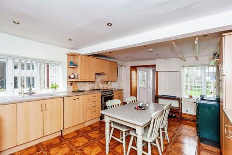 4 bedroom detached house for sale, Mold CH7