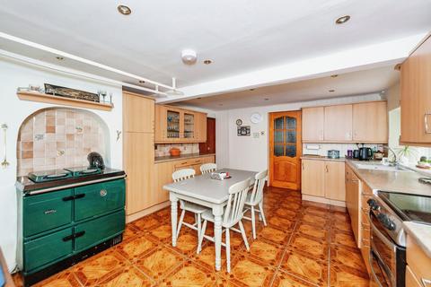 4 bedroom detached house for sale, Mold CH7