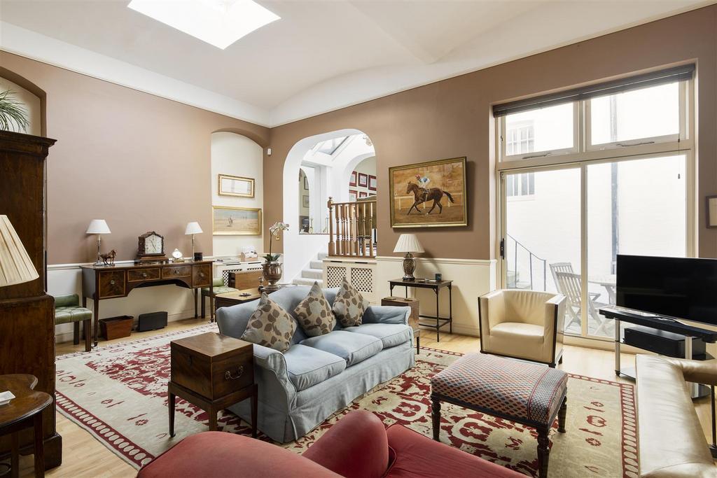 Maskells - 67 Eccleston Square Mews - 6 Hi.jpg